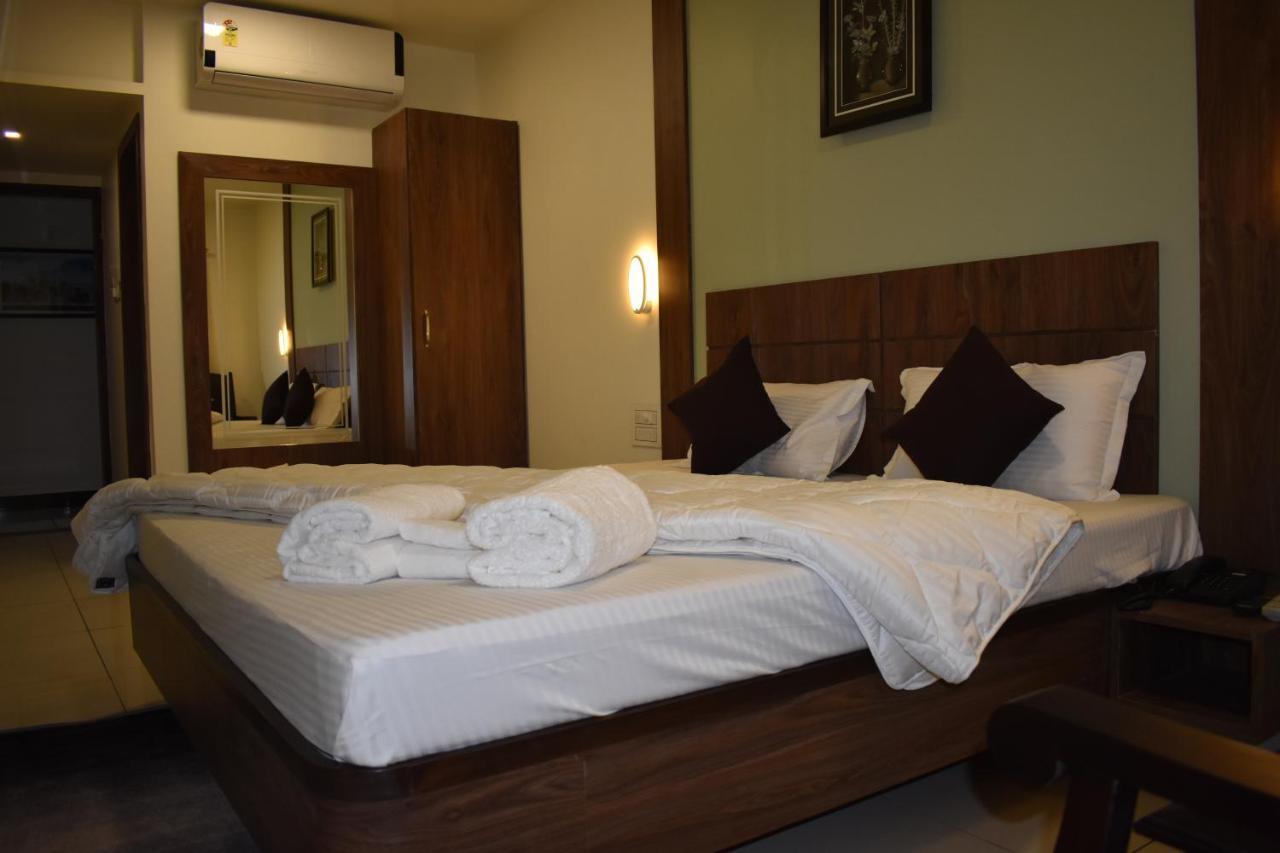 Hotel Shyam Palace Бхудж Экстерьер фото